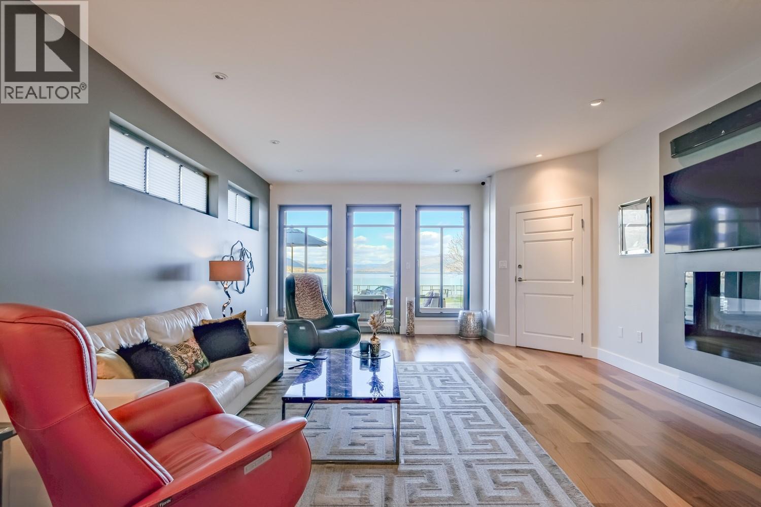 102 402 LAKESHORE Drive, Penticton