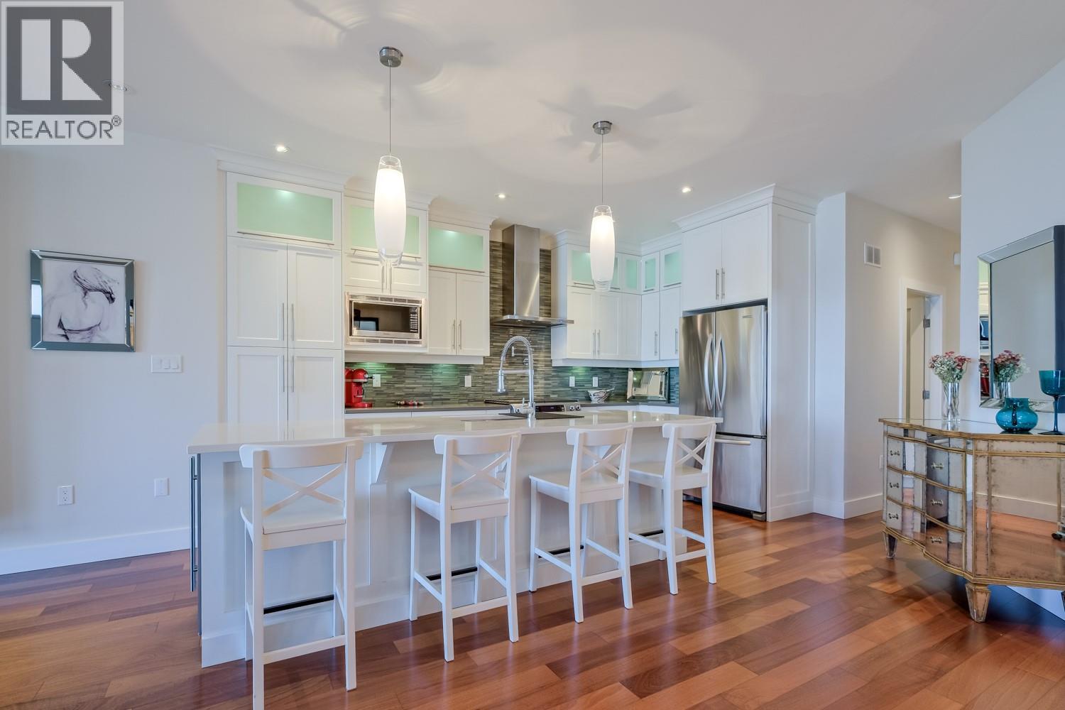 102 402 LAKESHORE Drive, Penticton