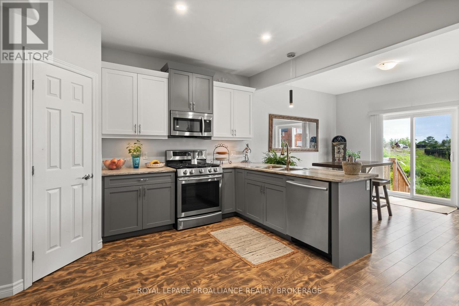 16 PARK CRESCENT - 13