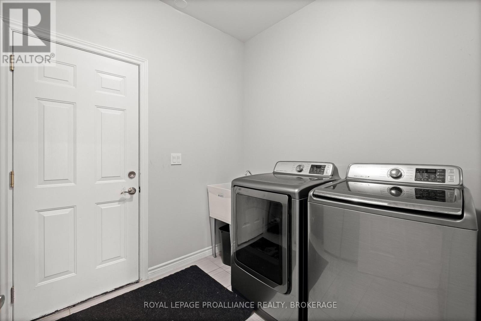16 PARK CRESCENT - 15