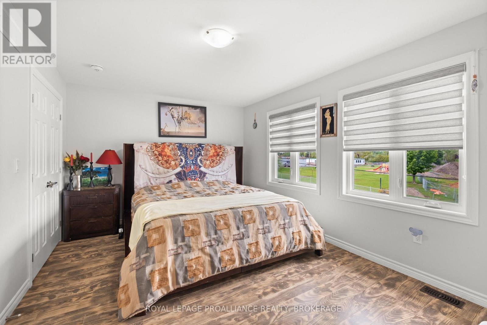 16 PARK CRESCENT - 19