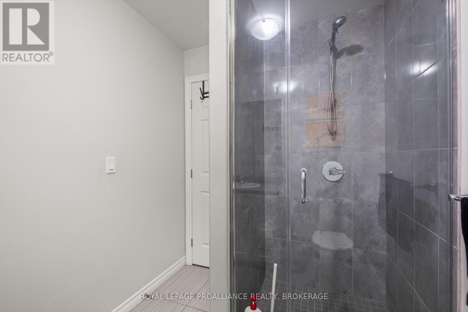 16 PARK CRESCENT - 25
