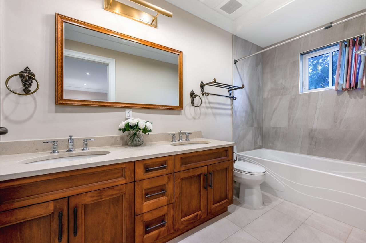 2923 WOODCREST PLACE, Surrey