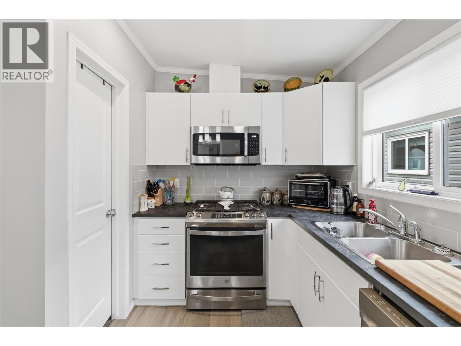 #4 235 AYLMER ROAD - 12