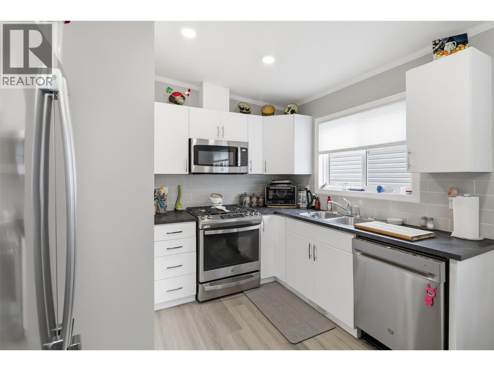 #4 235 AYLMER ROAD - 11