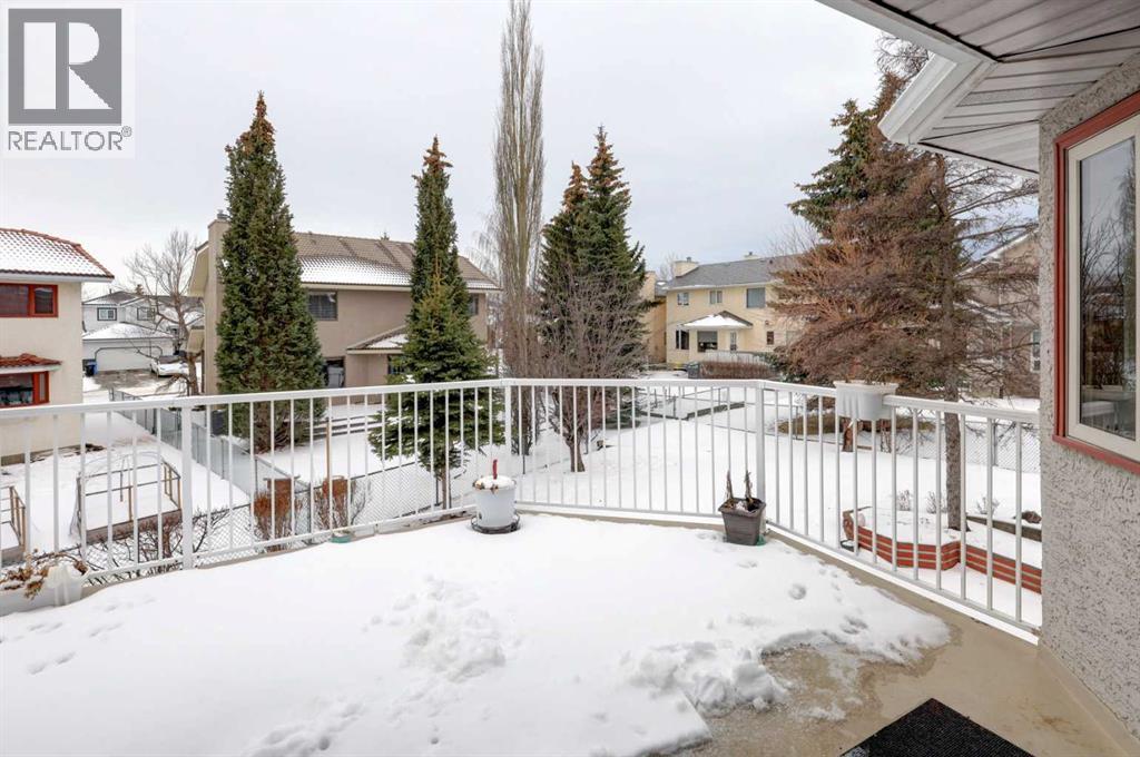 Single Family House Bungalow for Sale in  Hampshire Place NW Hamptons Calgary 