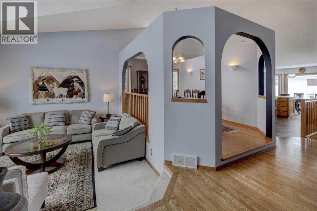 Single Family House Bungalow for Sale in  Hampshire Place NW Hamptons Calgary 