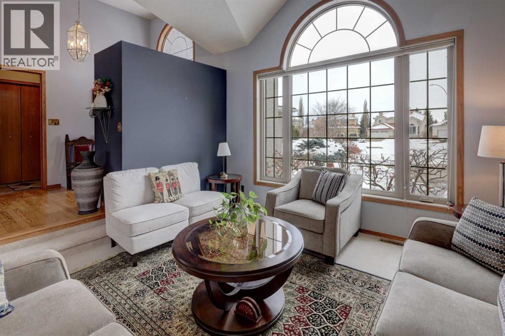 Single Family House Bungalow for Sale in  Hampshire Place NW Hamptons Calgary 