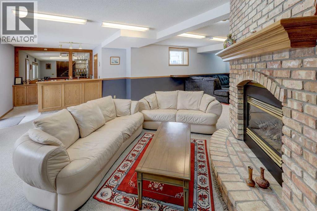 Single Family House Bungalow for Sale in  Hampshire Place NW Hamptons Calgary 