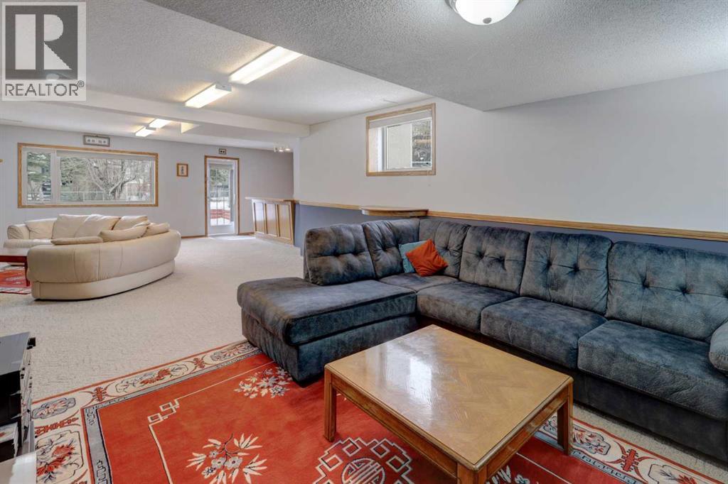 Single Family House Bungalow for Sale in  Hampshire Place NW Hamptons Calgary 