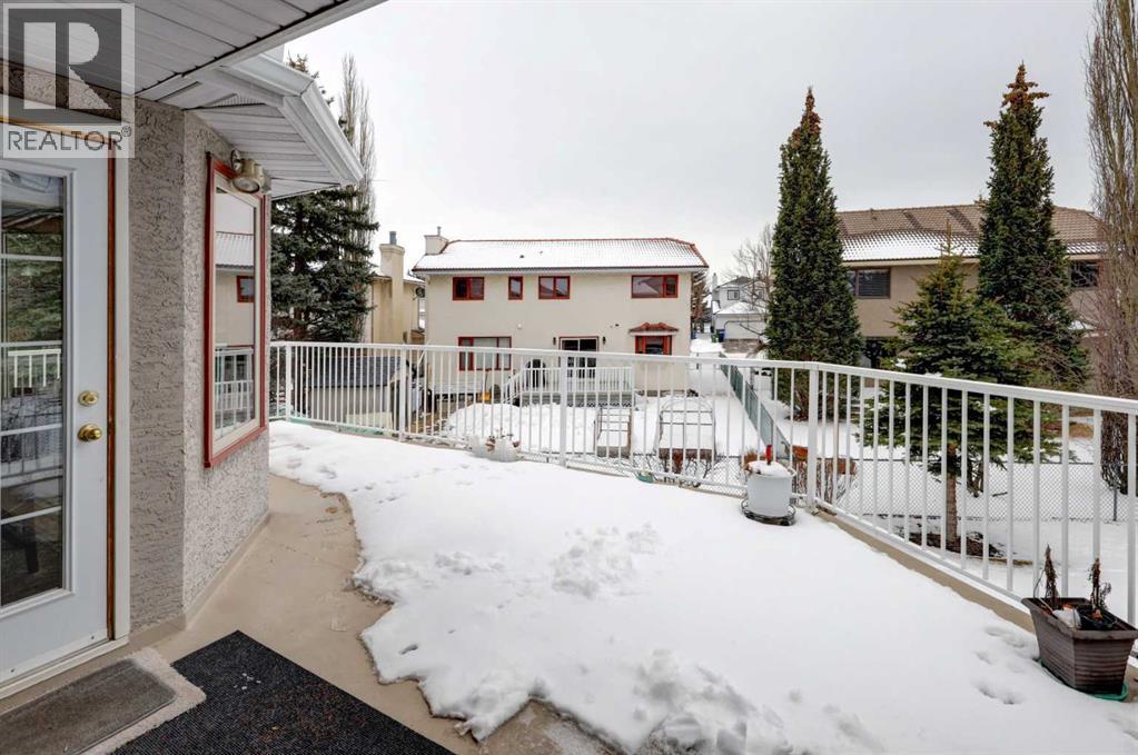 Single Family House Bungalow for Sale in  Hampshire Place NW Hamptons Calgary 