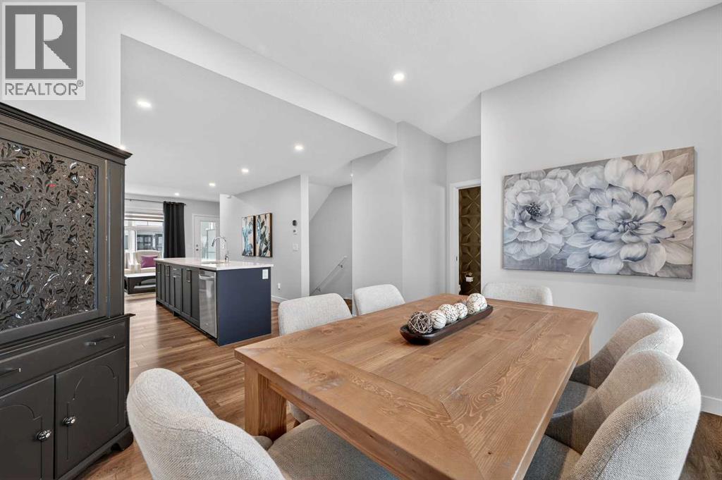 Single Family House for Sale in  Les Jardins Park SE Douglasdale/Glen Calgary 