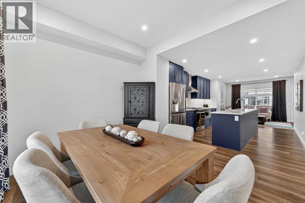 Single Family House for Sale in  Les Jardins Park SE Douglasdale/Glen Calgary 