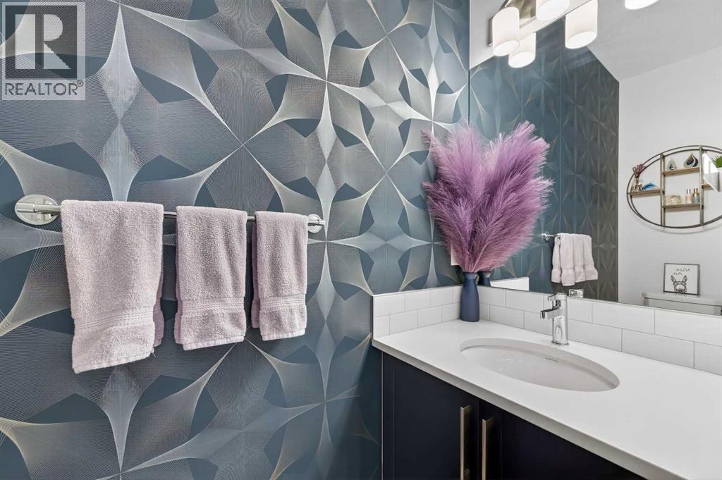 Single Family House for Sale in  Les Jardins Park SE Douglasdale/Glen Calgary 