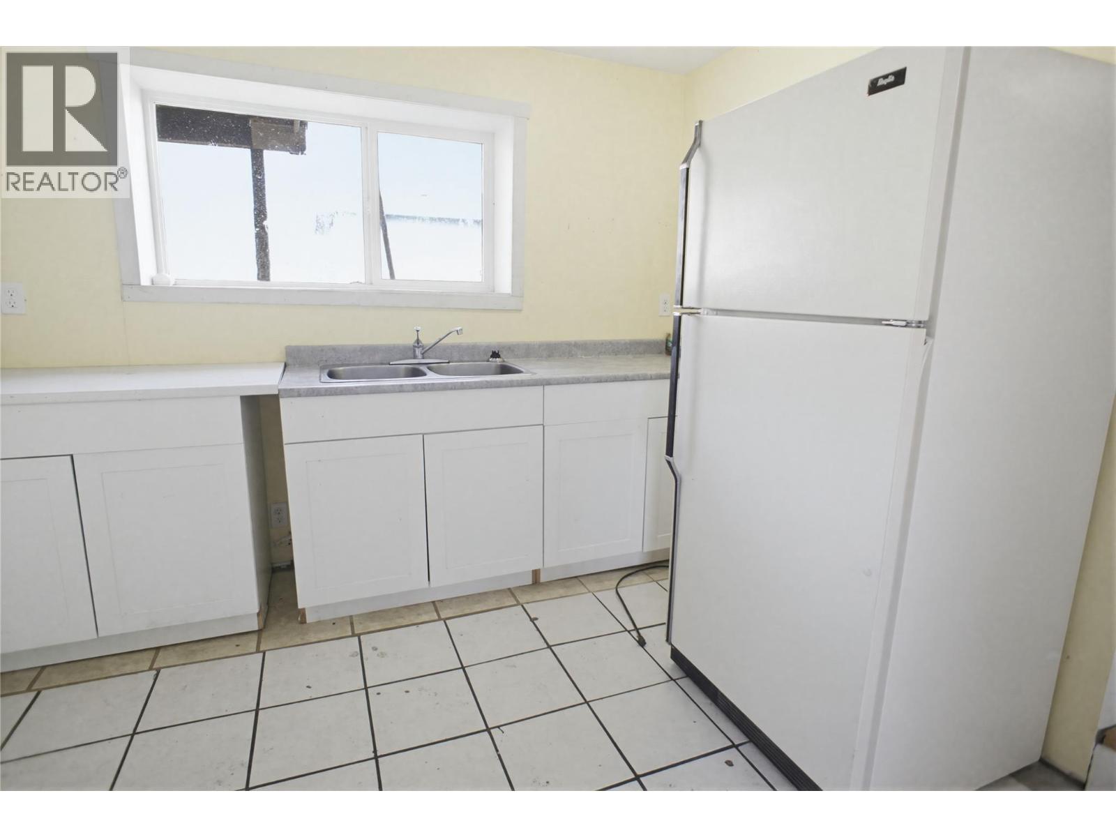 1942 FLEETWOOD Avenue, Kamloops