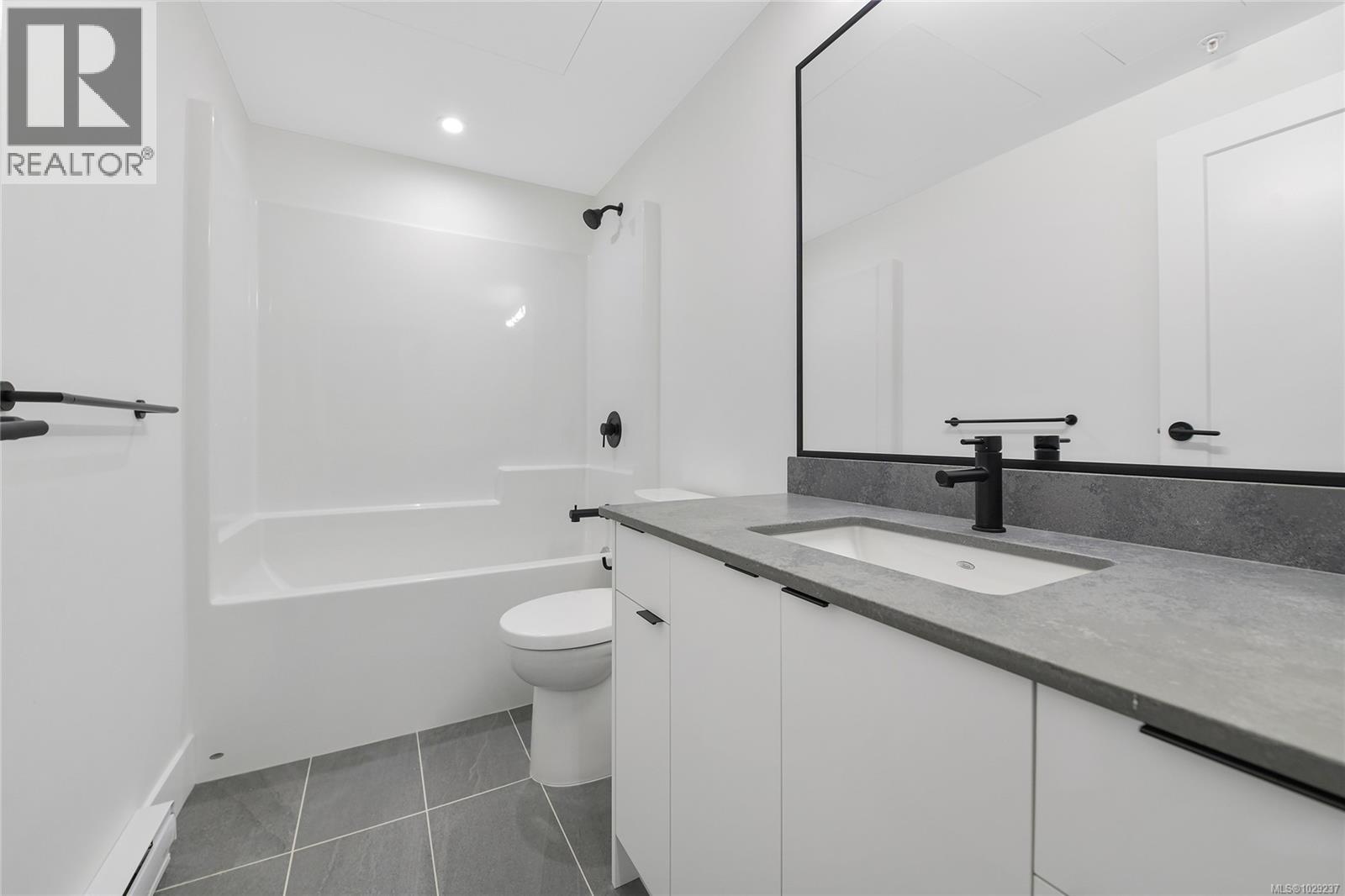 204 1114 Samar Crescent, Langford