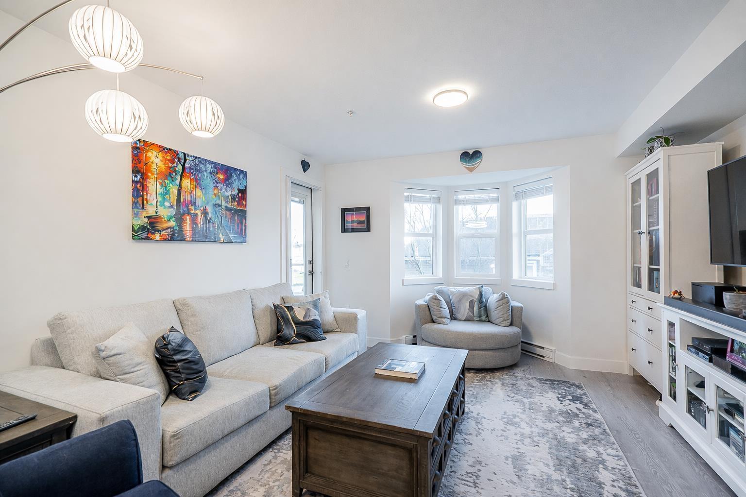 202 19730 56 Avenue - main photo