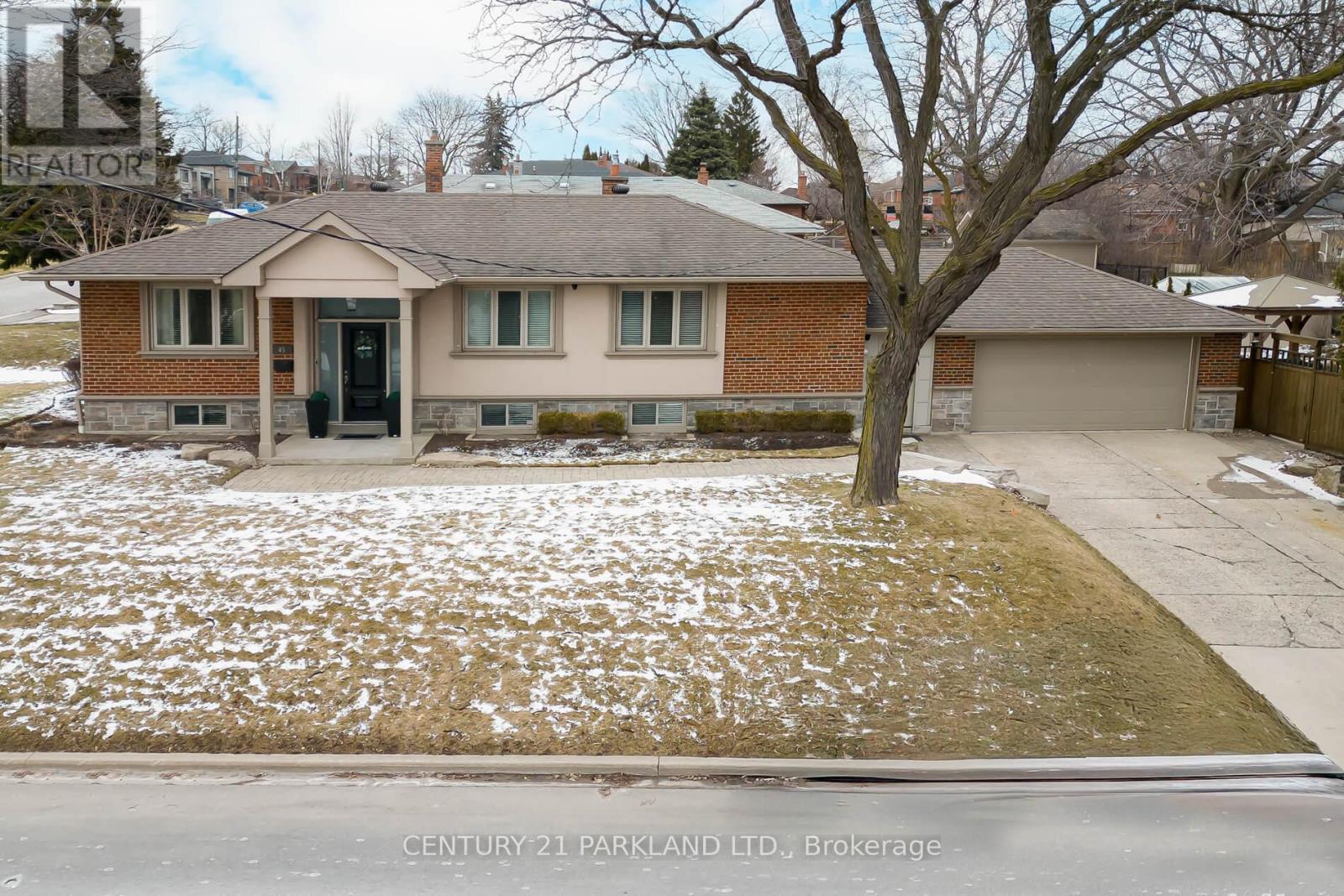 Listing photo of 45 DEEVALE ROAD