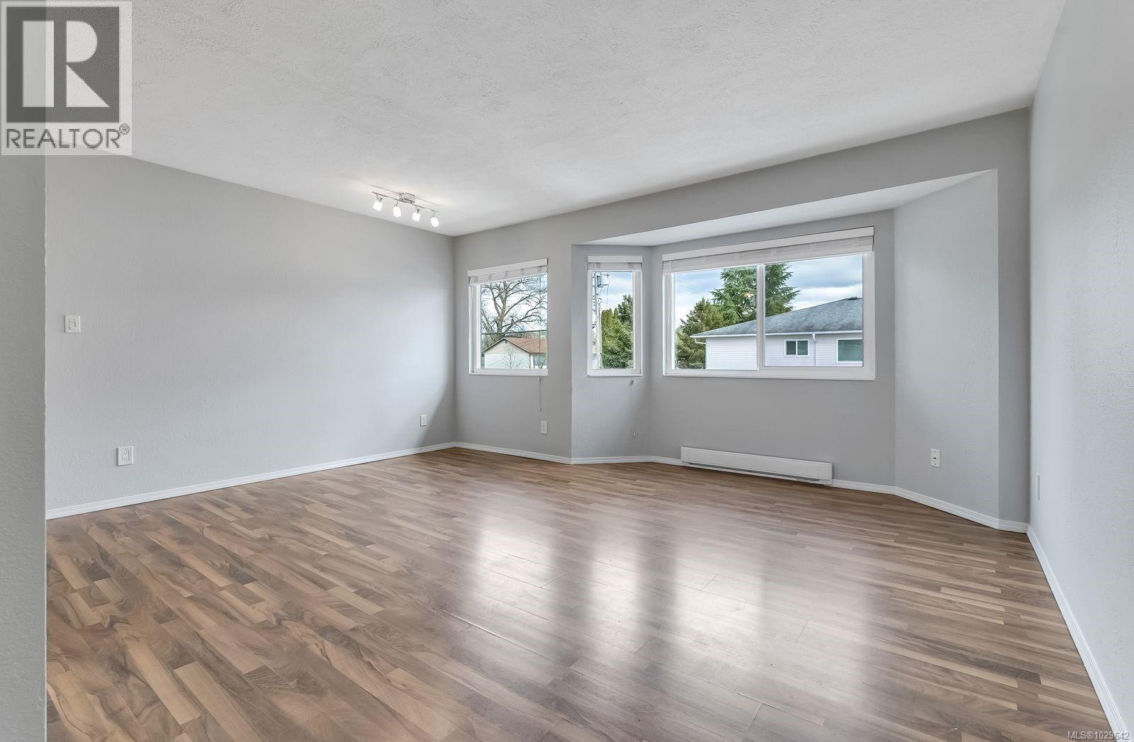 #209 2524 LEWIS ST - 22