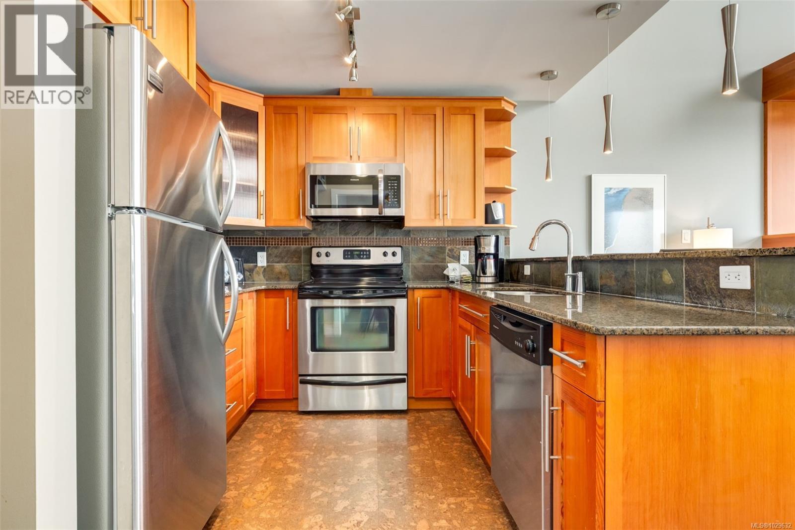 #908 181 Beachside Dr - 3