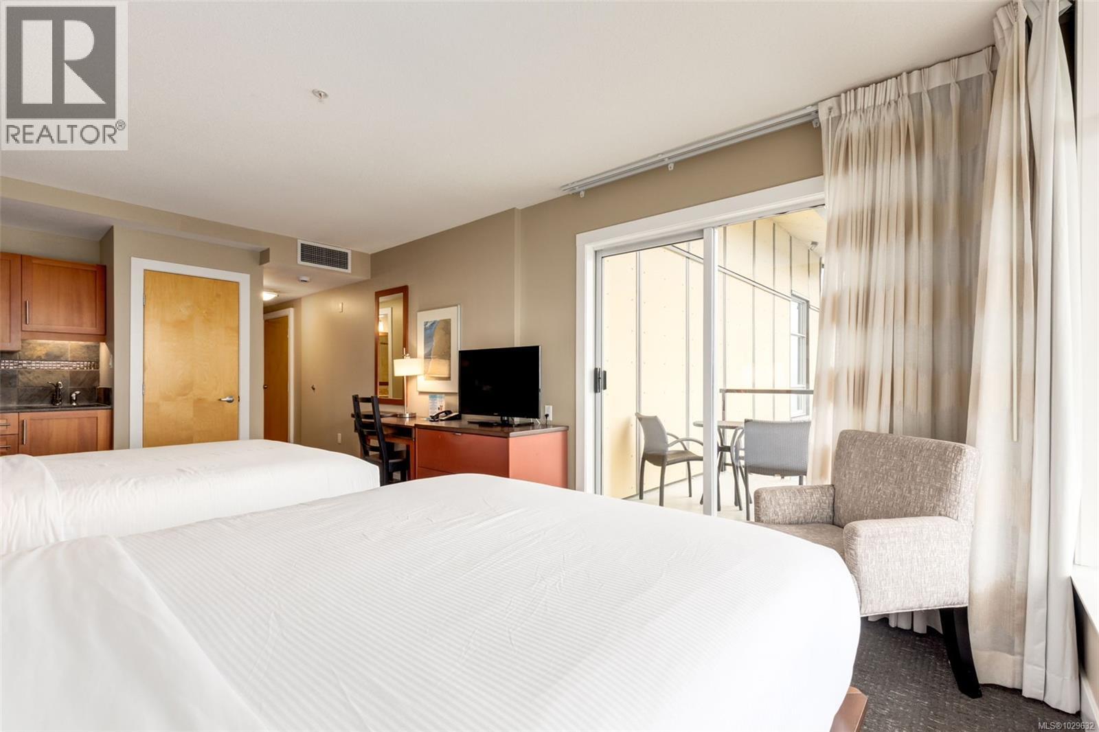 #908 181 BEACHSIDE DR - 38