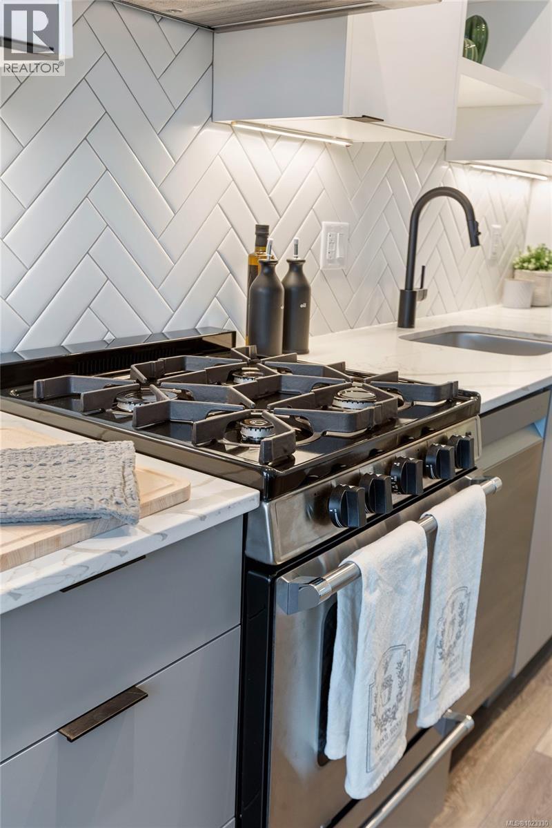 403 1114 Samar Crescent, Langford