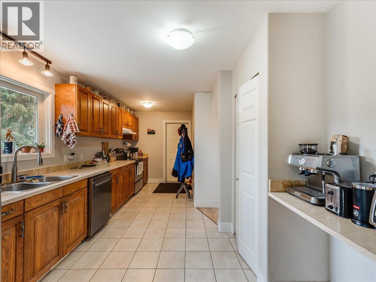 2421 12th Avenue, Castlegar