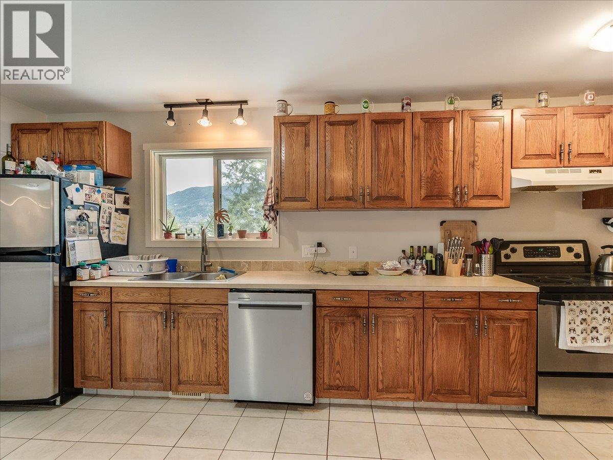 2421 12th Avenue, Castlegar
