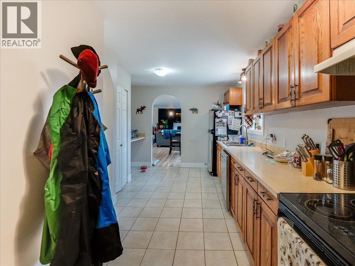 2421 12th Avenue, Castlegar