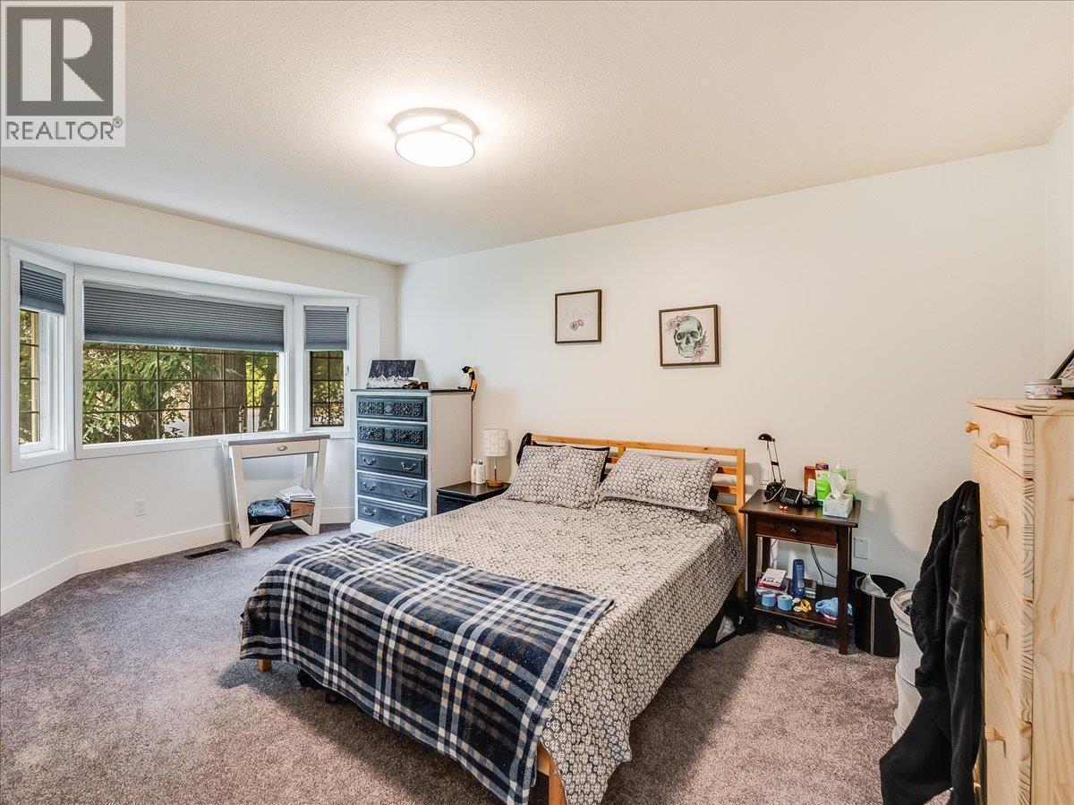 2421 12th Avenue, Castlegar