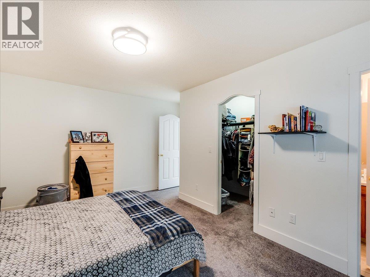 2421 12th Avenue, Castlegar