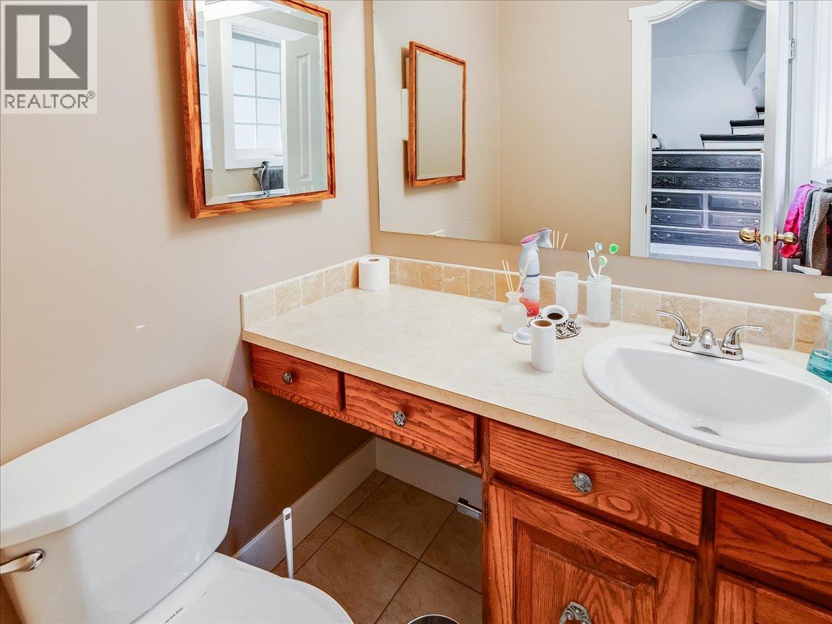 2421 12th Avenue, Castlegar