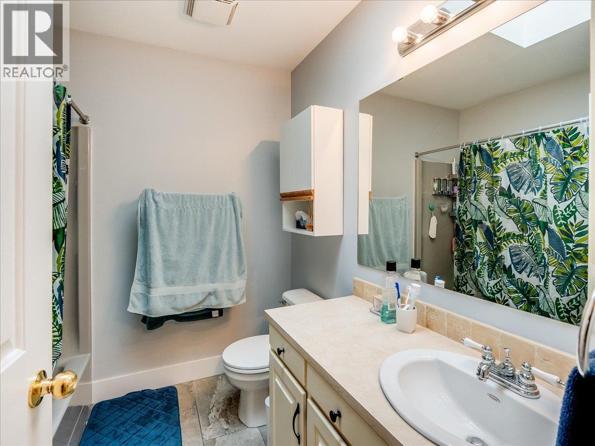 2421 12th Avenue, Castlegar