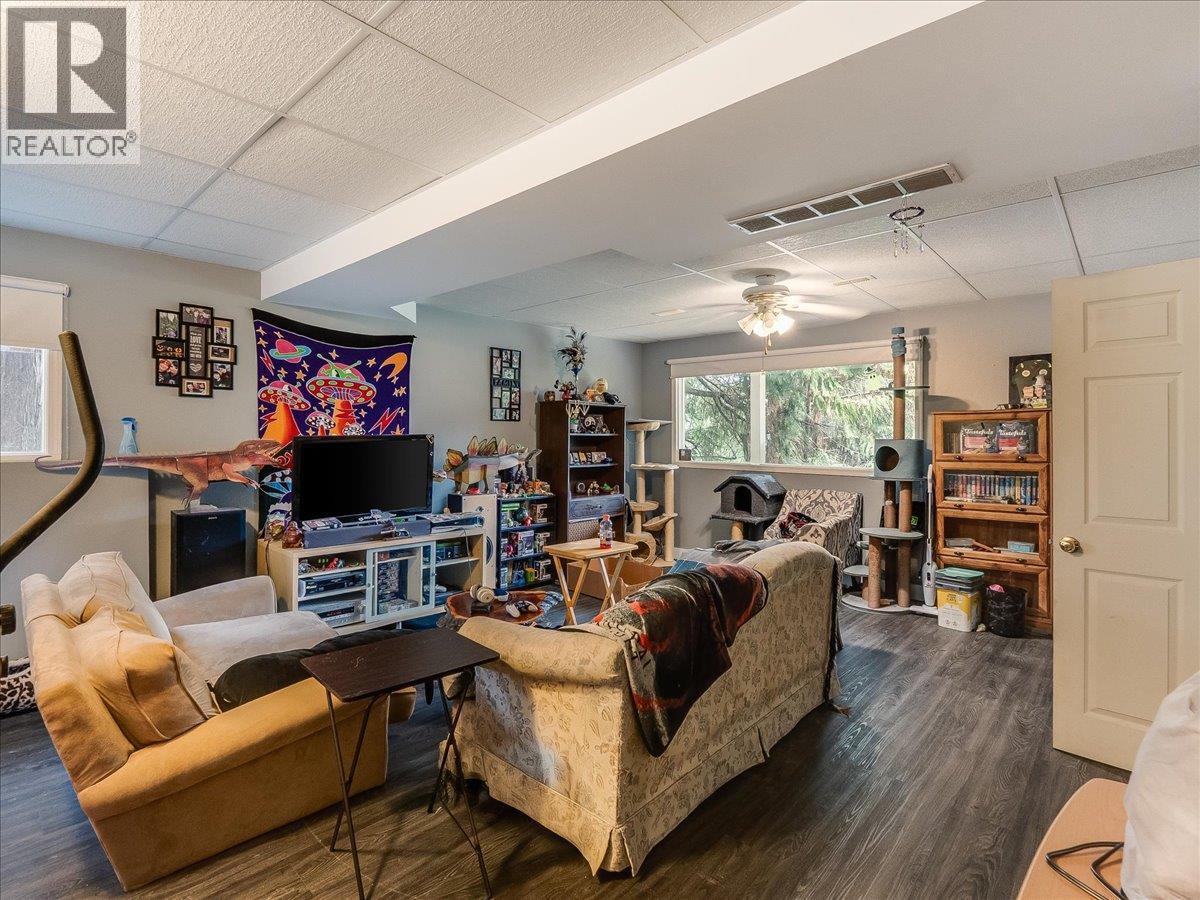 2421 12th Avenue, Castlegar