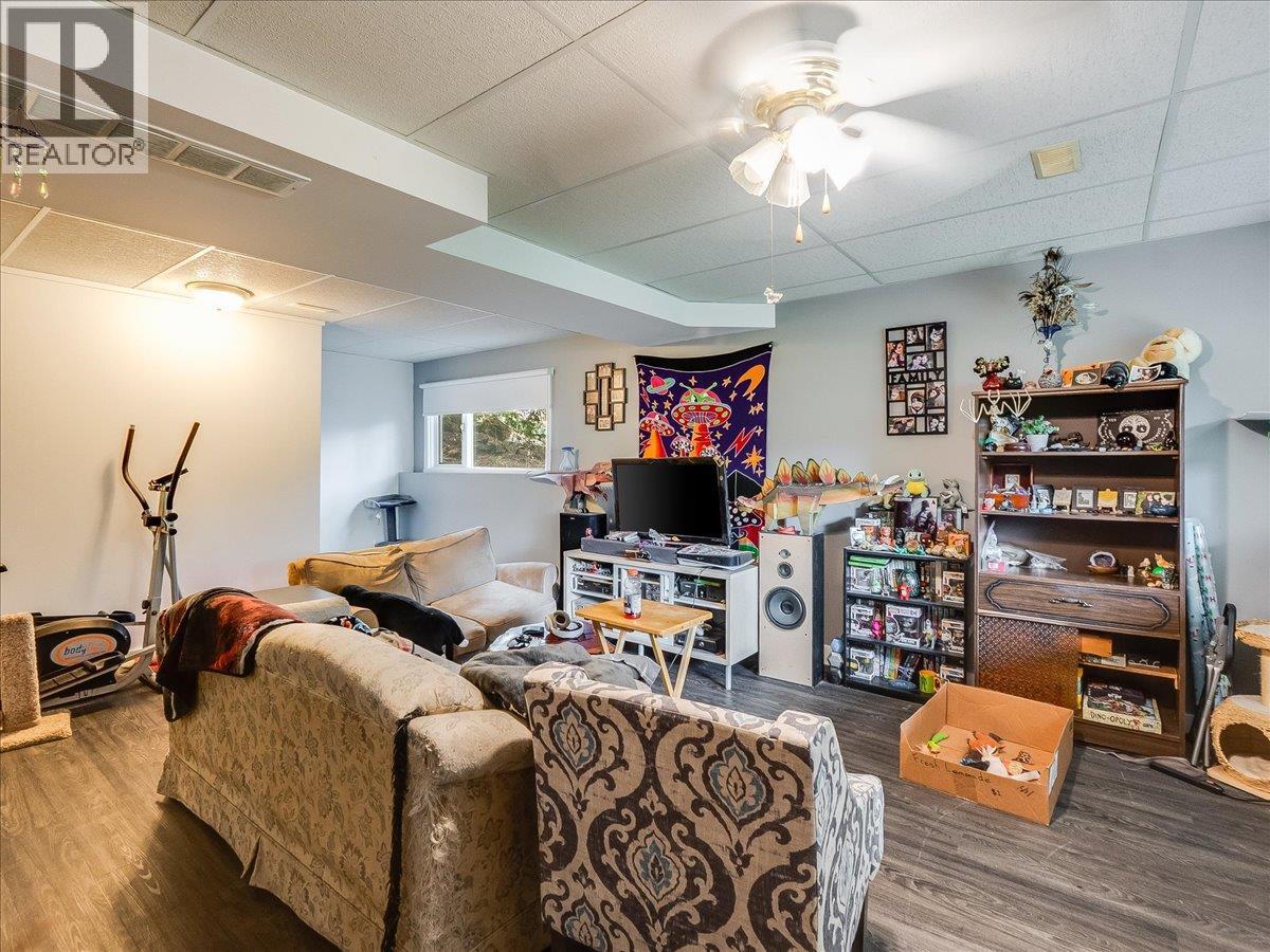 2421 12th Avenue, Castlegar