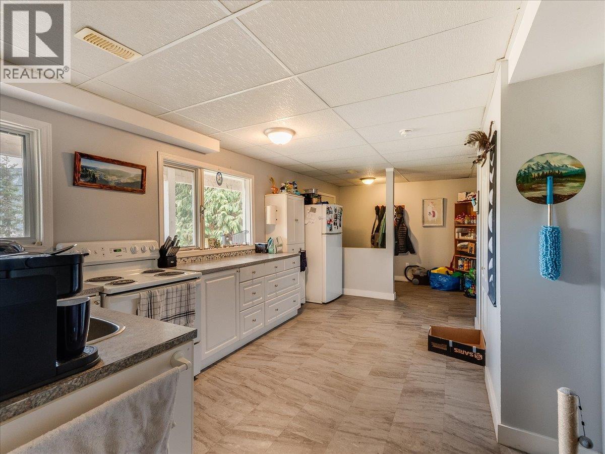 2421 12th Avenue, Castlegar