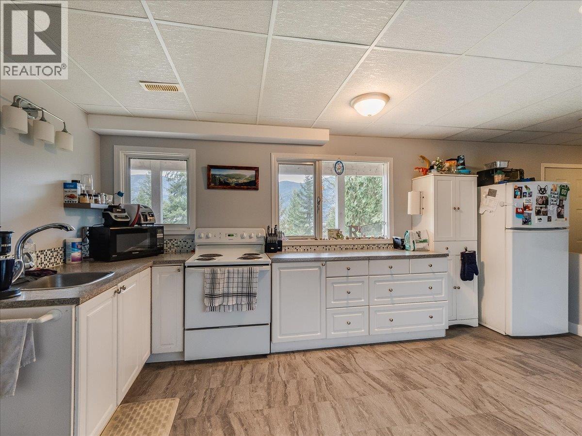 2421 12th Avenue, Castlegar