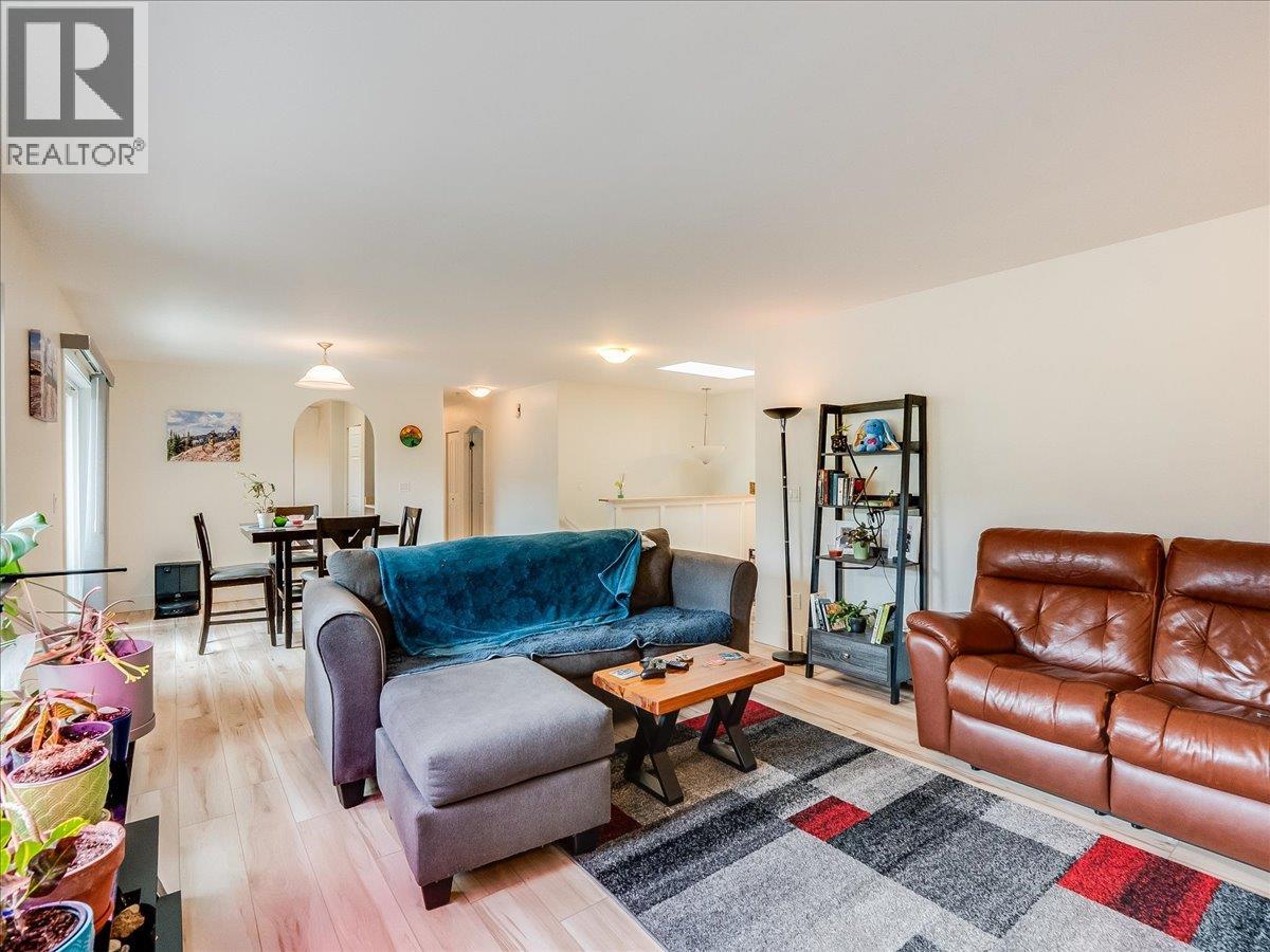 2421 12th Avenue, Castlegar