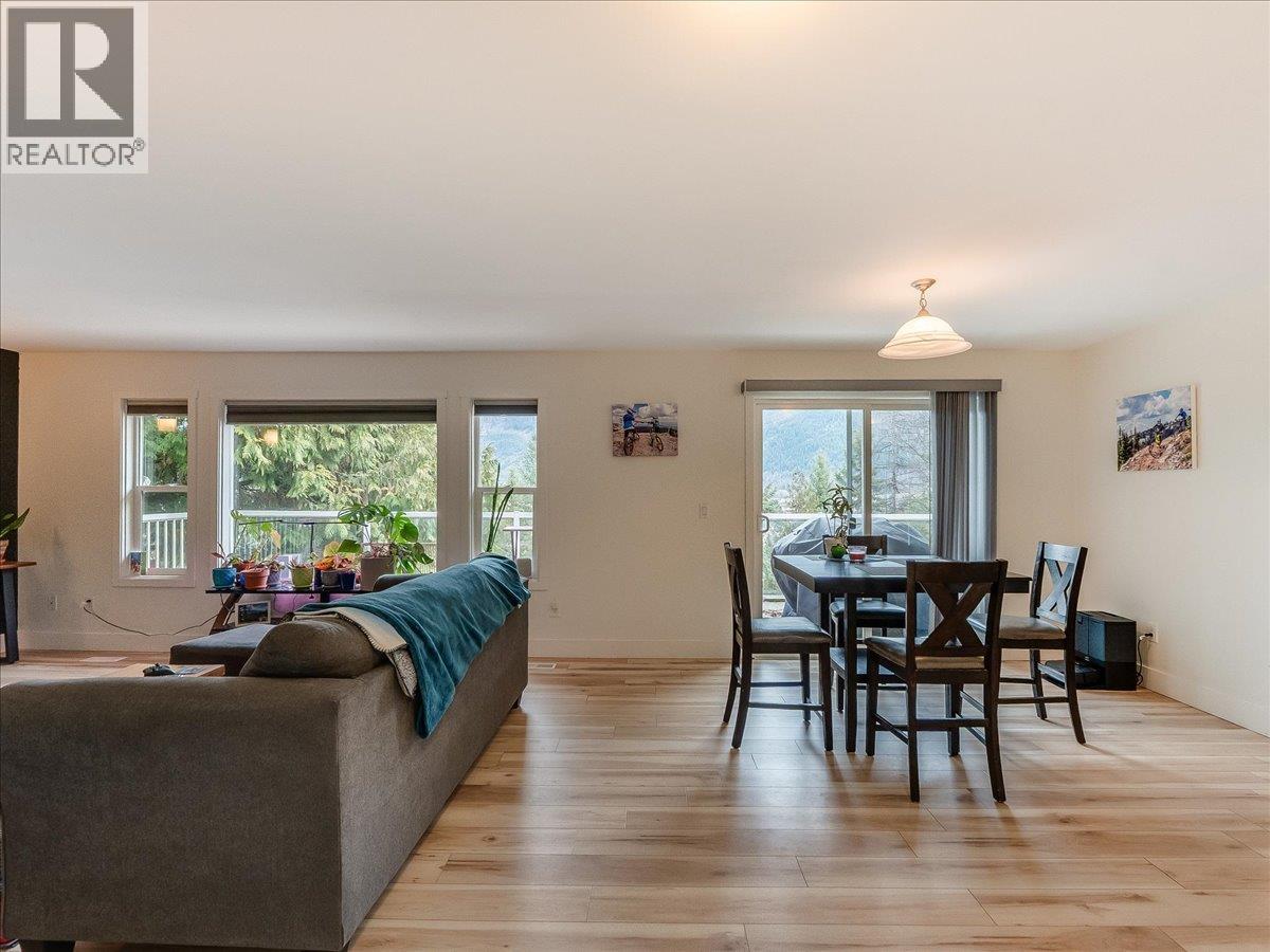 2421 12th Avenue, Castlegar