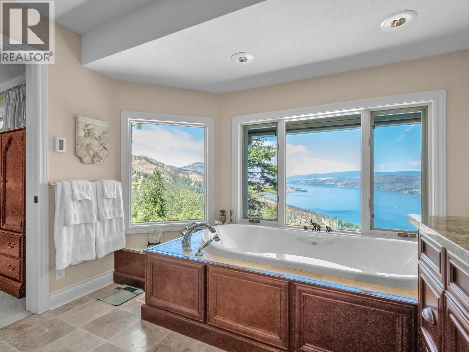 1776 Keloka Drive, West Kelowna
