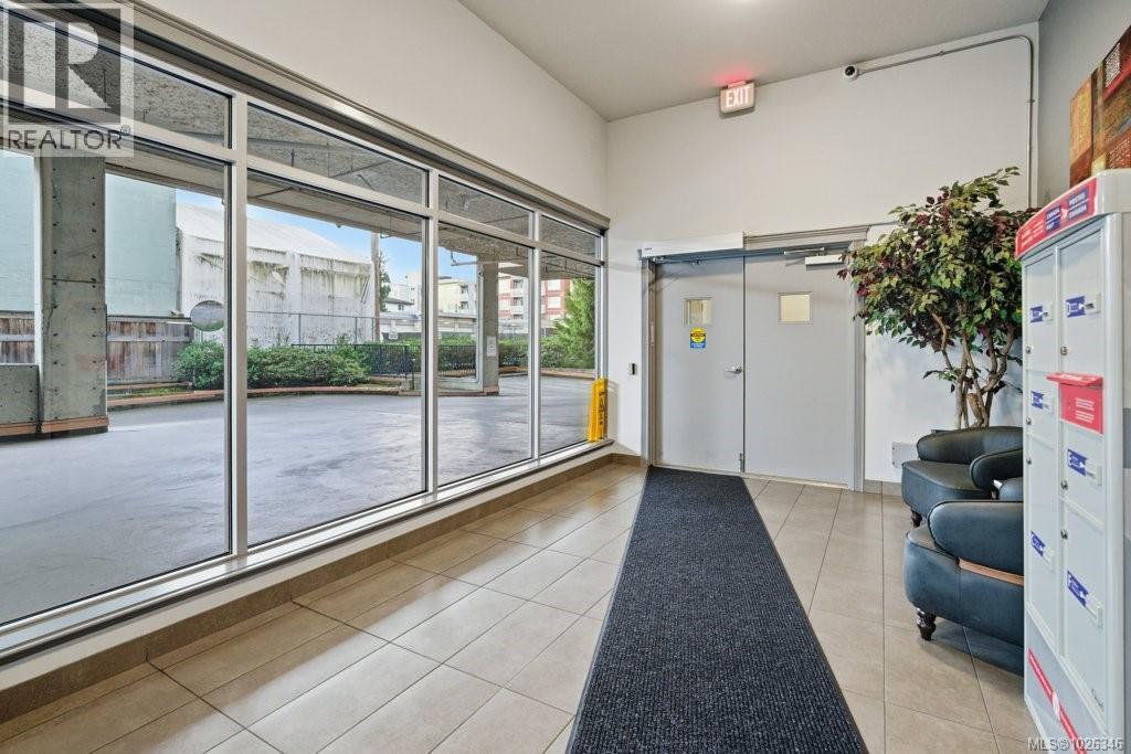 #407 866 GOLDSTREAM AVE - 28