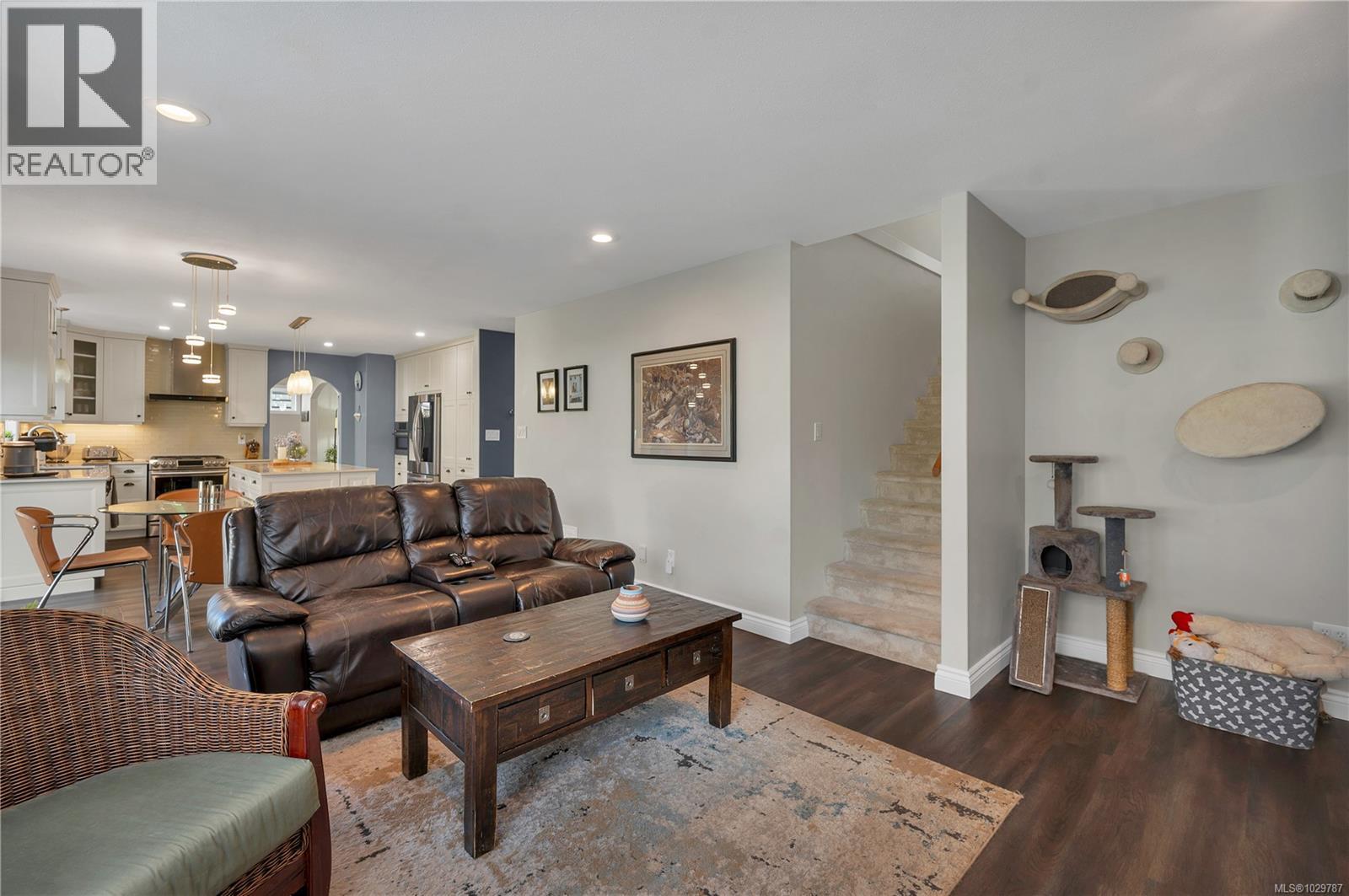 2404 Idiens Way - 20