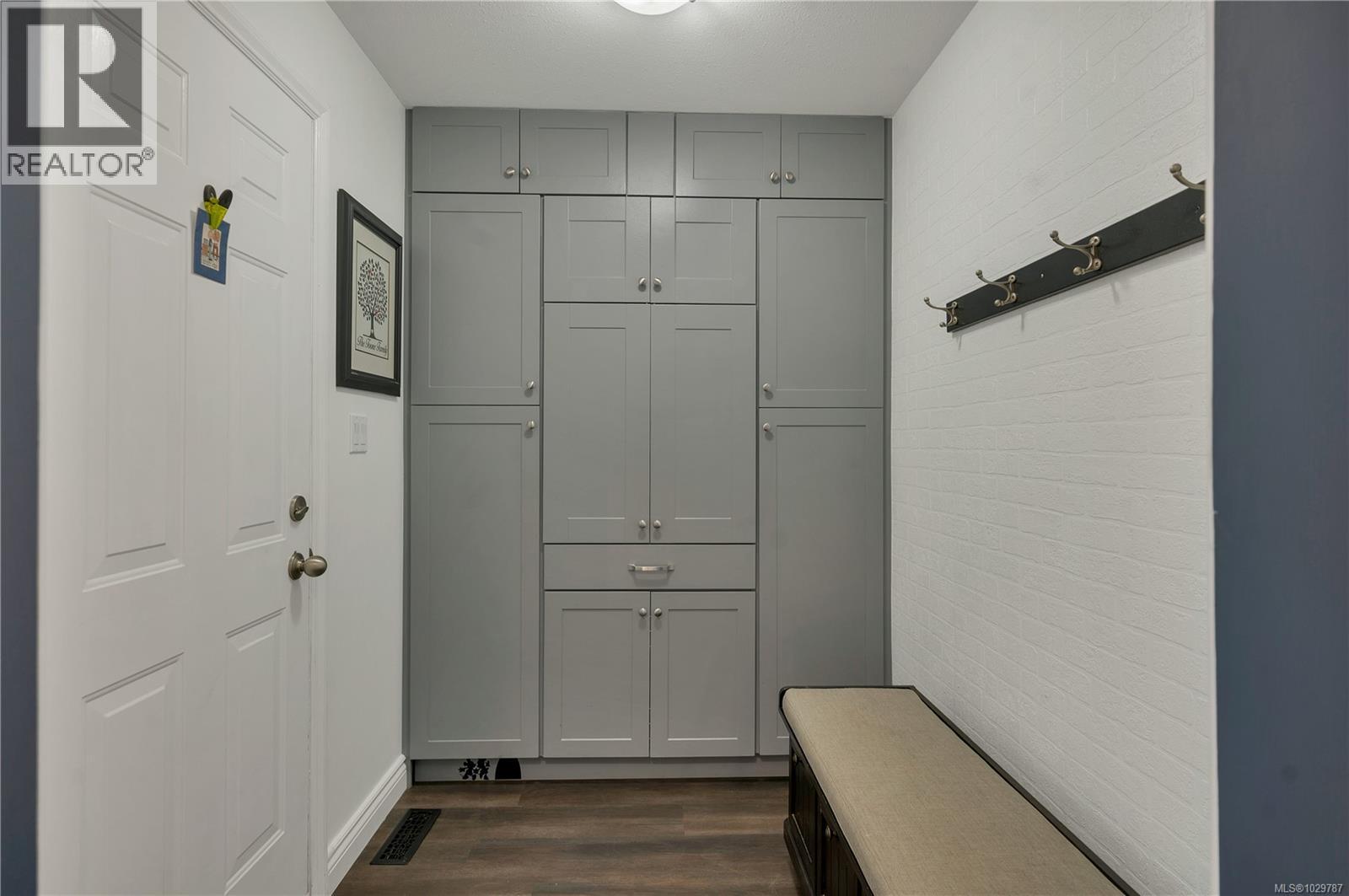 2404 Idiens Way - 22