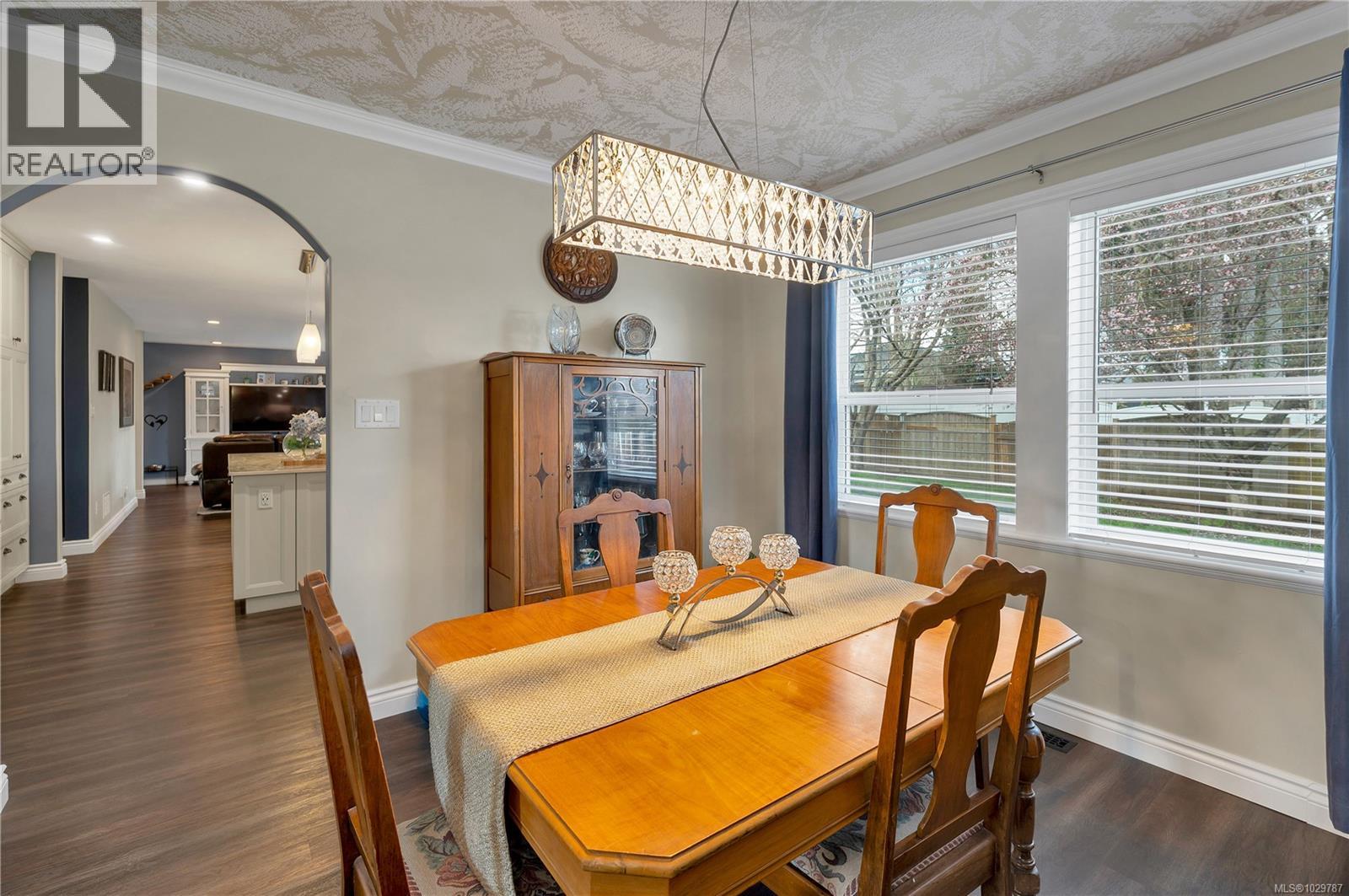 2404 Idiens Way - 30