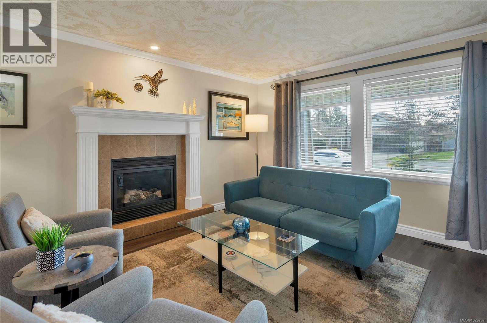 2404 Idiens Way - 28