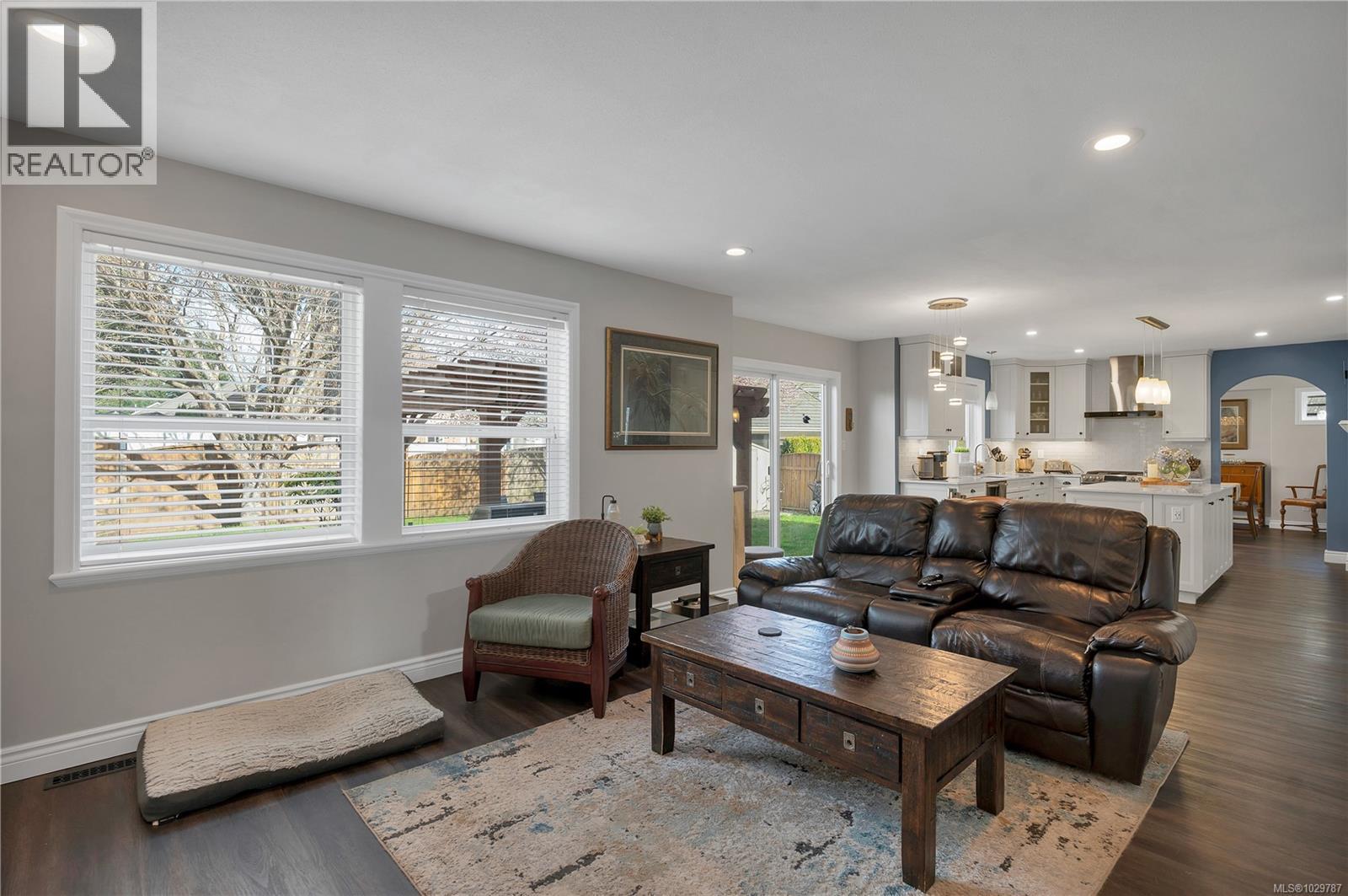 2404 Idiens Way - 19