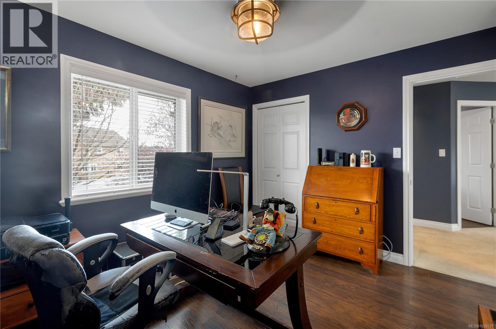 2404 Idiens Way - 40