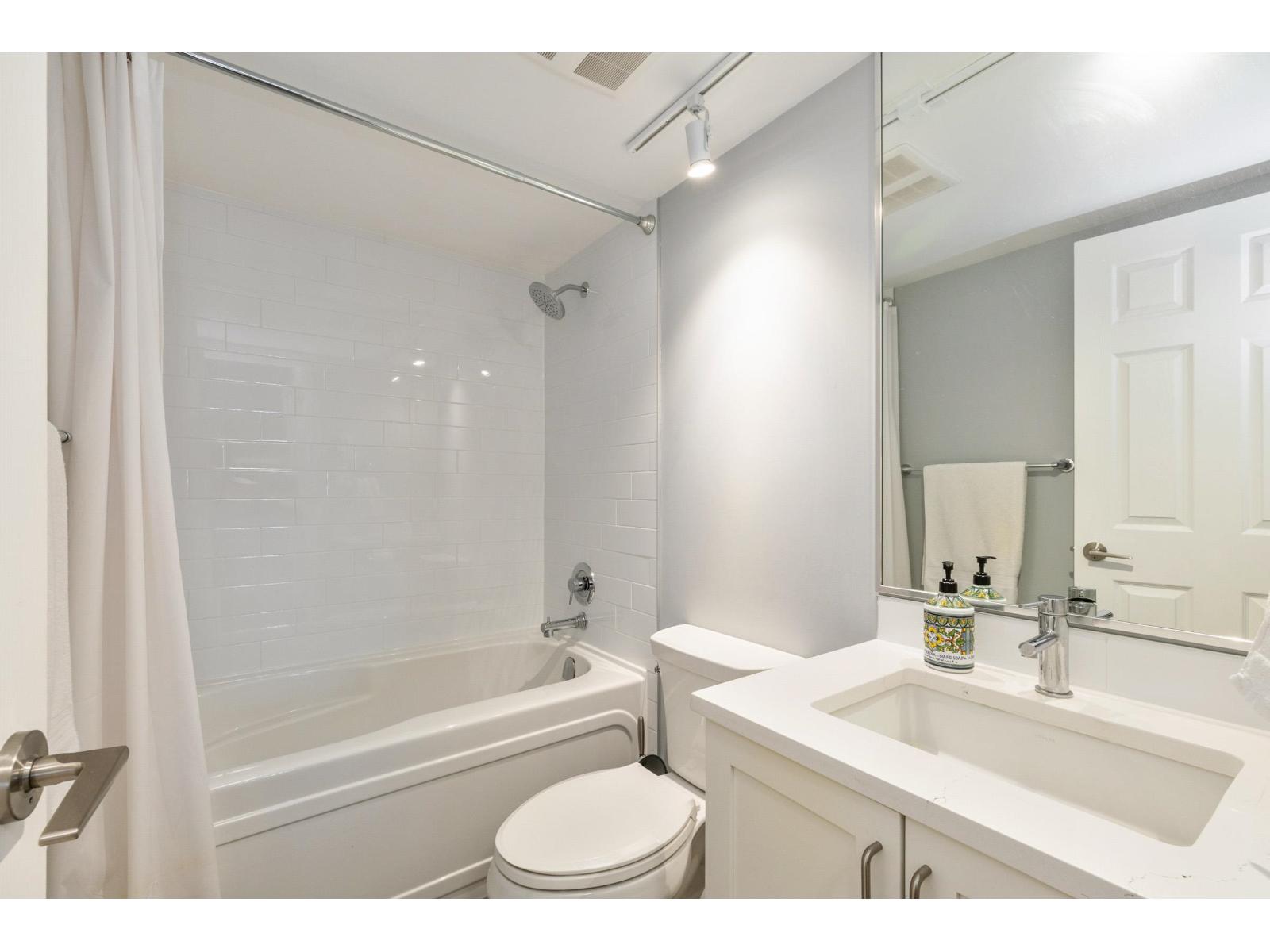 211 15210 PACIFIC AVENUE, White Rock