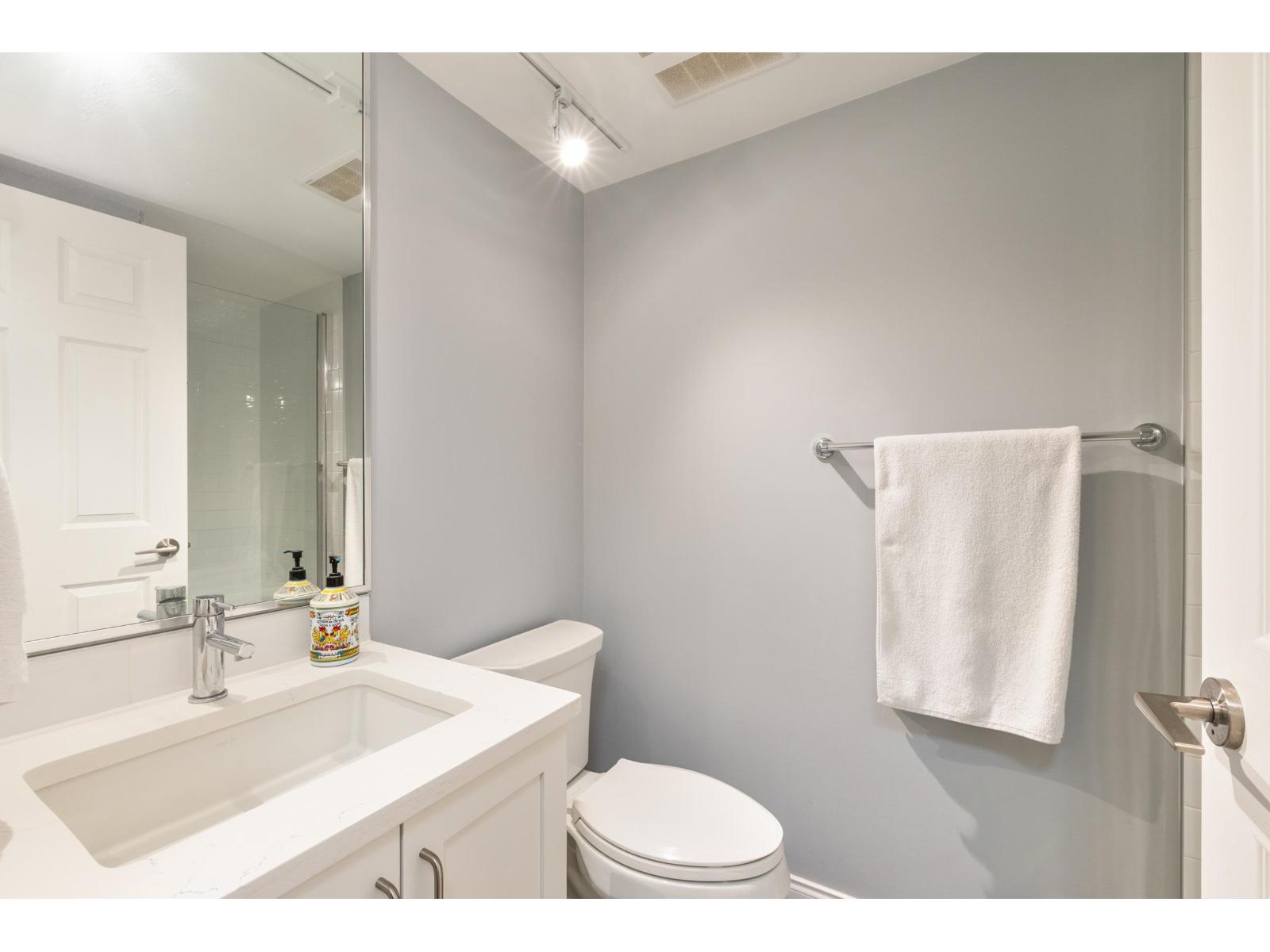 211 15210 PACIFIC AVENUE, White Rock