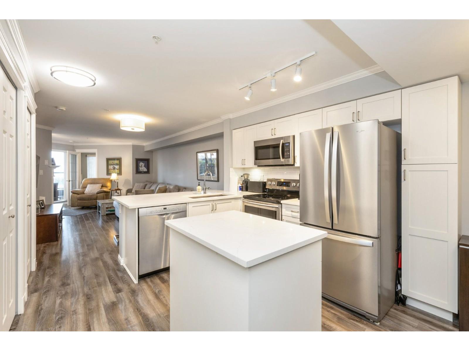 211 15210 PACIFIC AVENUE, White Rock